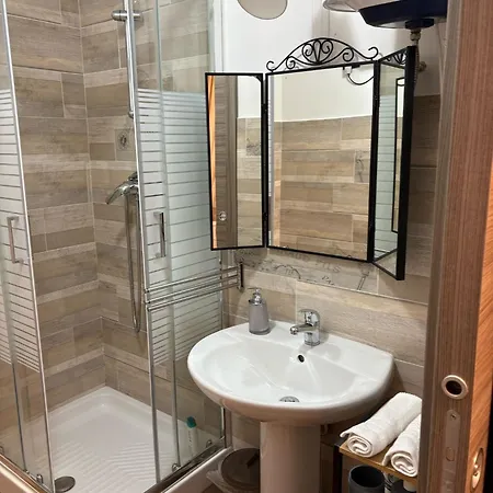 San Lorenzo Apartment *